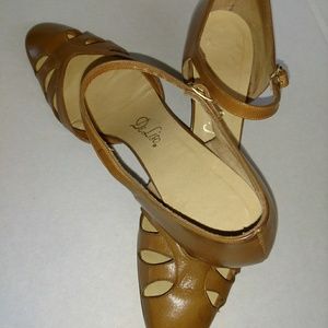 DeLiso Dress Shoes Size 8 AA Brown 2" Heels